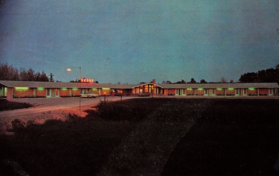 Land O Lakes Motel - Postcard (newer photo)